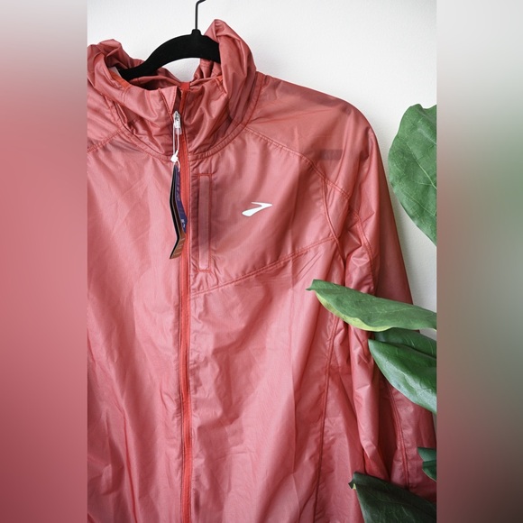 Brooks Running Lightweight Windbreaker- All Altitude - Picture 3 of 9